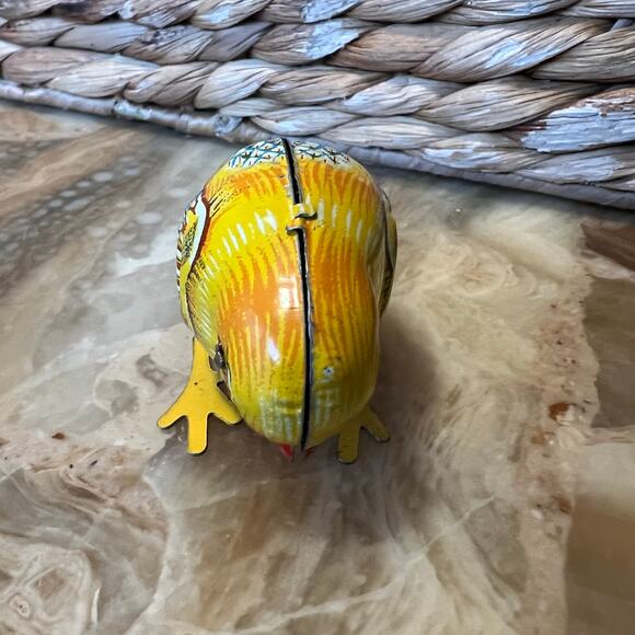 Wind Up Chickie Toy - Picture 2 of 5